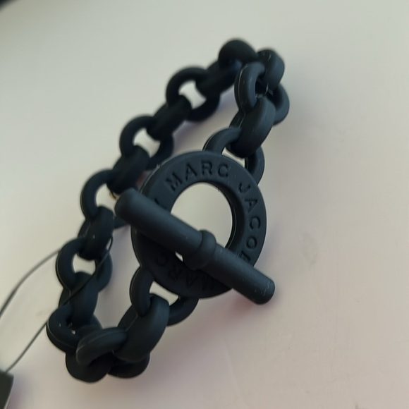 Marc By Marc Jacobs Macintosh BLAKC Turnlock Rubber Stretch Bracelet - NWT - Picture 11 of 12